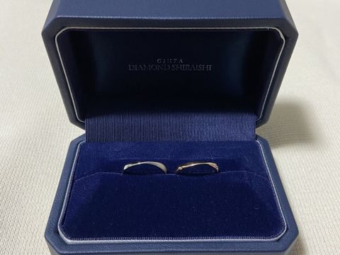 【銀座ダイヤモンドシライシの口コミ】 形が今まで見てきたことない形だったこと。
指輪の太さが他のものと比べて…