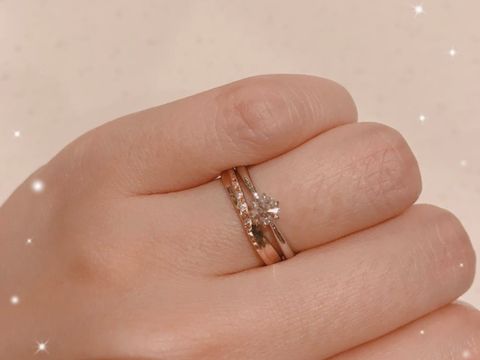 【festaria bijou SOPHIA(フェスタリア ビジュソフィア)の口コミ】 「婚約指輪は一粒ダイヤ」というのに憧れもあり、こちらのデザインになり…