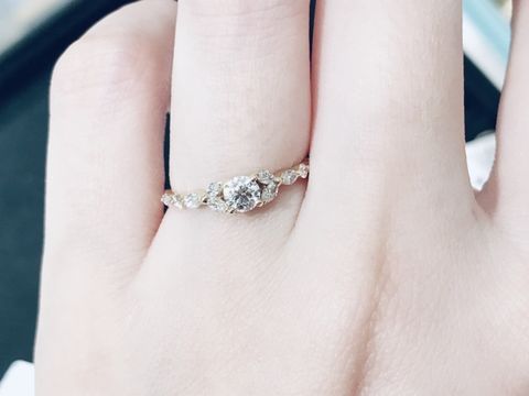 【AHKAH(アーカー)の口コミ】 こちらのデザインはカタログのメインで乗っているものです。
デザインに一…