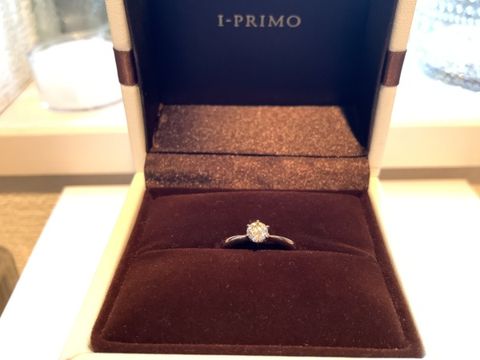 【アイプリモ(I-PRIMO)の口コミ】 ゴテゴテしていない一粒ダイヤで華奢なデザインで探していたところ、指輪…