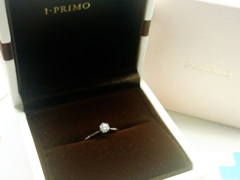 【アイプリモ(I-PRIMO)の口コミ】 結婚指輪との相性を考え、シンプルなデザインを希望していました。一見よ…
