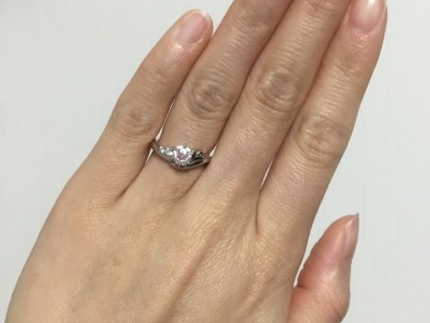 【ケイウノ ブライダル(K.UNO BRIDAL)の口コミ】 オーダーリングを探しておりました。
来店したら、デザイナーさんが目の前…