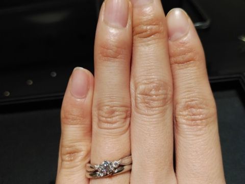 【エクセルコダイヤモンド(EXELCO DIAMOND)の口コミ】 先に婚約指輪が決まったので、婚約指輪に合うようなデザインを選びました…