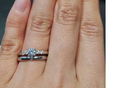 【ラザール ダイヤモンド(LAZARE DIAMOND)の口コミ】 何個か相談して、好きなデザインのものを出していただきました。
ダイヤが…