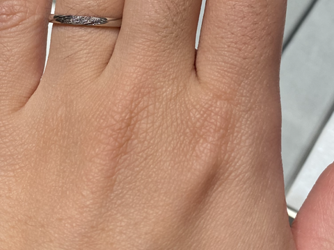 【アイプリモ(I-PRIMO)の口コミ】 デザインが華やかで、シンプルすぎずちょうどいいです。素材もプラチナな…