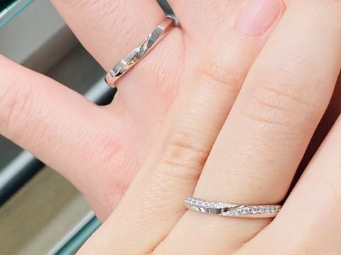 【アイプリモ(I-PRIMO)の口コミ】 シャープなデザインがお気に入りです。
指輪慣れしてない彼も、着け心地に…