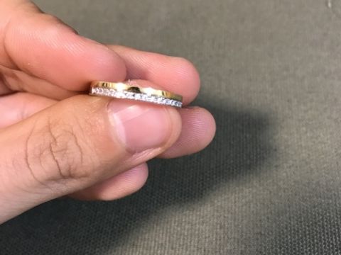 【GALA JEWELRY(ガラジュエリー)の口コミ】 ダイヤモンドの石が1つや3つついている、王道の婚約指輪は石に傷を付けそ…