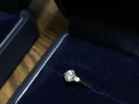 【銀座ダイヤモンドシライシの口コミ】 ランクのいいダイヤモンドを店頭で見せていただき、ほぼ即決でした。指輪…