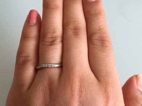 【4℃ BRIDAL(ヨンドシーブライダル)の口コミ】 婚約指輪を4℃で購入したので、重ねづけしやすいように同じブランドで購入…