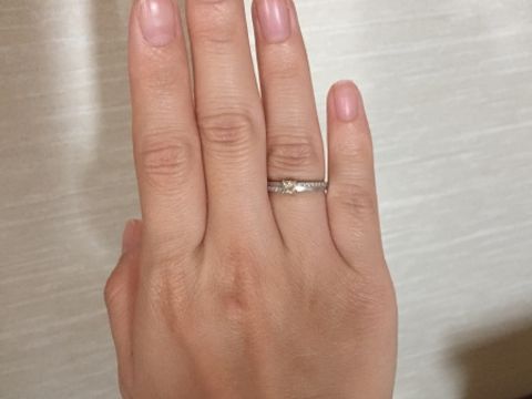 【ジュエリーツツミ(JEWELRY TSUTSUMI)の口コミ】 旦那が婚約指輪を1人で探しにいき、お店を見て、気に入ったようです。
取…