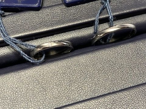 【VEIL(ヴェール)の口コミ】 もともとシンプルで、ストレートのデザインを探していました。ダイヤモン…