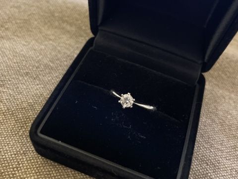 【GALA JEWELRY(ガラジュエリー)の口コミ】 シンプルなデザインで予算内の物も探していたところ、
HPや口コミを拝見し…