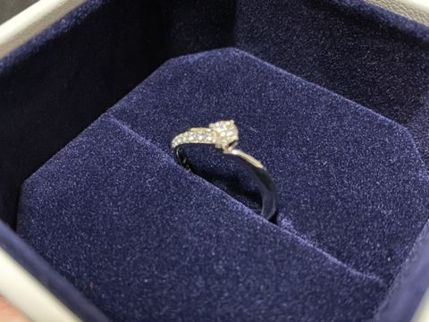 【4℃ BRIDAL(ヨンドシーブライダル)の口コミ】 この指輪は、0.197カラットのダイヤモンドを使用しました。カットはハート…