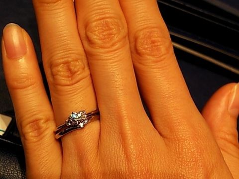 【銀座ダイヤモンドシライシの口コミ】 2020年秋の新作ということもあり、人と被りにくいデザインが一番の魅力。
…