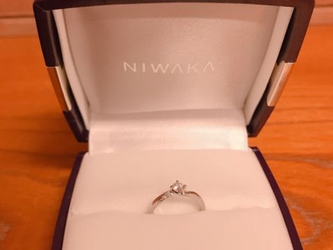 【俄(にわか)の口コミ】 たくさん指輪があった中で、何回見ても可愛いと思ったデザインだったから…