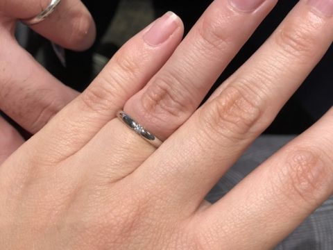 【銀座ダイヤモンドシライシの口コミ】 ダイヤモンド1石のストレートリングで探していて、このリングはダイヤの留…
