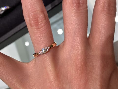 【ティファニー(Tiffany & Co.)の口コミ】 つけ心地がとてもなめらかで指にフィットします。ダイヤの光り方がとても…