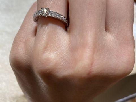 【ブルガリ(BVLGARI)の口コミ】 ファッションリングとしても活用できるような指輪を探していましたが、こ…