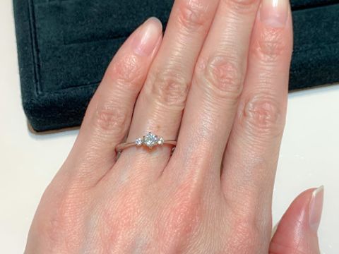 【TRECENTI(トレセンテ)の口コミ】 指が5号と細いため、悪目立ちしない華奢な指輪を探していました。ダイヤモ…