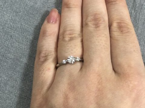 【WATANABE / 卸商社直営　渡辺の口コミ】 ダイヤが浮いているように見えるデザインを探していました！その理由は、…