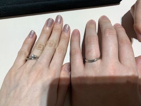 【TRECENTI(トレセンテ)の口コミ】 婚約指輪のダイヤが真ん中にあるのですが、重ね付けするときにサイドに流…