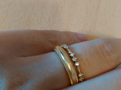 【ティファニー(Tiffany & Co.)の口コミ】 シンプルで王道デザインのものを探してお店に見に行きました。
その中でも…