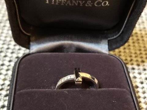 【ティファニー(Tiffany & Co.)の口コミ】 普段遣いもできる指輪を探していました。
いかにもな婚約指輪だと、値段が…