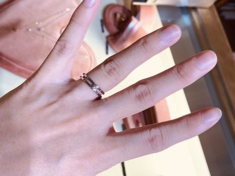 【グッチ(GUCCI)の口コミ】 婚約指輪返しで財布を探していてGUCCIに伺いました。
リングを見る予定は…