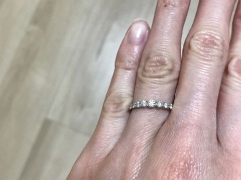 【銀座ダイヤモンドシライシの口コミ】 一粒ダイヤモンドではなく、ダイヤモンドが贅沢にたくさん使われていて、…