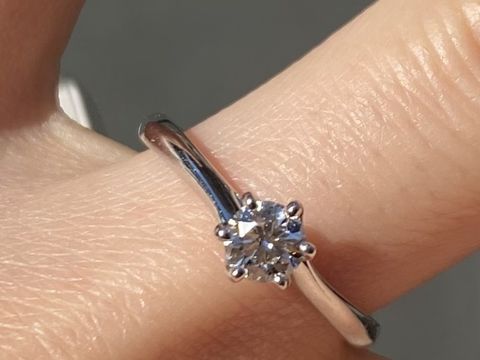 【エクセルコダイヤモンド(EXELCO DIAMOND)の口コミ】 シンプルなデザインですが、ダイヤモンドはどれもとてもキレイなので、シ…