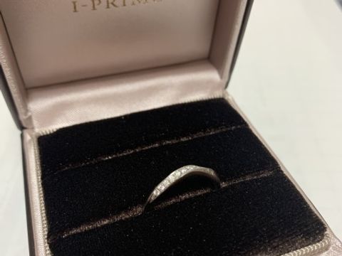 【アイプリモ(I-PRIMO)の口コミ】 端から端のラインに沿ったダイヤモンドの輝きがどこから見てもとにかく綺…