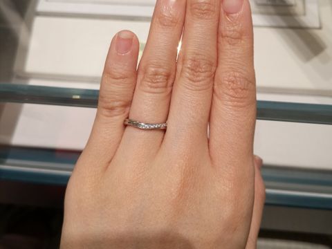 【銀座ダイヤモンドシライシの口コミ】 つけ心地が最高！
指輪を付けたり外したりするときにストレスが全くありま…