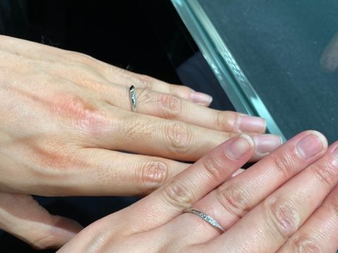 【ラザール ダイヤモンド(LAZARE DIAMOND)の口コミ】 彼とお揃いでお互いの指に合うものを選びました。エコーはストレートとは…