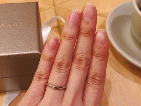 【ブルガリ(BVLGARI)の口コミ】 シンプルで指が長く見える緩やかなV字のものを探していました。細いライン…