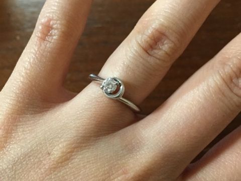 【STAR JEWELRY(スタージュエリー)の口コミ】 当時わたしも主人もまだ若く、裕福とは言えず、婚約指輪はなくても良いほ…