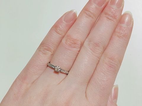 【銀座ダイヤモンドシライシの口コミ】 いくつかのブランドを見て回り、沢山の種類の指輪を見せていただきました…