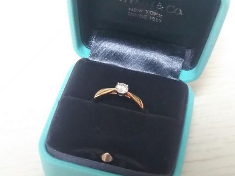 【ティファニー(Tiffany & Co.)の口コミ】 日常的につけたく、ダイヤに高さが出ないデザインのものを探していました…