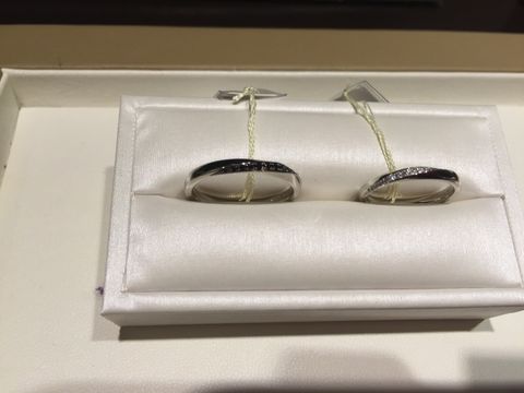 【Ponte Vecchio(ポンテヴェキオ)の口コミ】 ストレートでダイヤモンド入りを探してこちらを試着しました。男性のもの…