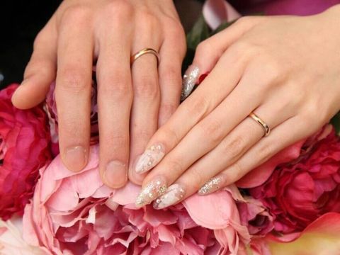 【アンジェリックフォセッテ(Angelique Fossette)の口コミ】 シンプルなデザインながらも、曲線がきれいなのと、本来コンビのデザイン…