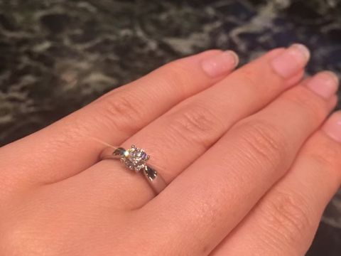 【ティファニー(Tiffany & Co.)の口コミ】 ティファニーを見に行った際にティファニーセッティングを試着させてもら…