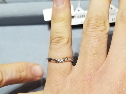 【ケイウノ ブライダル(K.UNO BRIDAL)の口コミ】 木目金の指輪目的で来店しましたが、実際に手に取って見ると、木目にこだ…