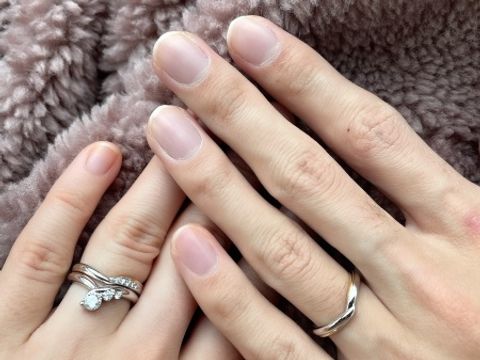 【ケイウノ ブライダル(K.UNO BRIDAL)の口コミ】 指輪のデザインの意味が素敵だったから。
婚約指輪と重ね付けをしたかった…