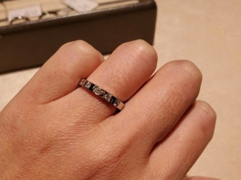 【ブルガリ(BVLGARI)の口コミ】 マリー・ミー ウェディング・リングを試着しました。
ダイヤモンド5個を配…