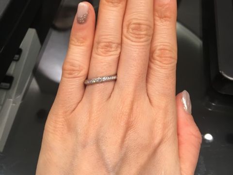 【ラザール ダイヤモンド(LAZARE DIAMOND)の口コミ】 結婚指輪はハーフエタニティで探してました。ストレートのハーフエタニテ…