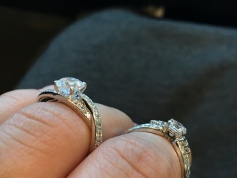 【WATANABE / 卸商社直営　渡辺の口コミ】 シンプルなデザインも素敵ですがゴージャスな指輪に憧れがあり、悩みに悩…
