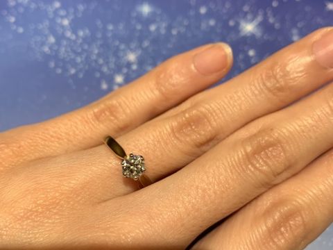 【ギンザタナカブライダル(GINZA TANAKA BRIDAL)の口コミ】 ダイヤモンドの輝きにまず圧倒されました。
他店では0.3カラットの値段で…