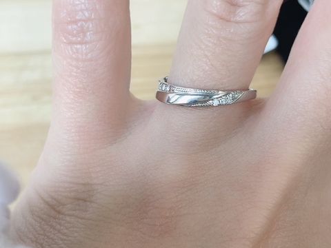 【雅-miyabi- の口コミ】 実際に試着してみてダイヤのウェーブデザインがとても気に入りました！
最…