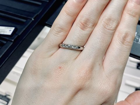 【ROYAL ASSCHER(ロイヤル・アッシャー)の口コミ】 少し大きめのダイヤモンドが複数セッティングされた指輪を探していたとこ…