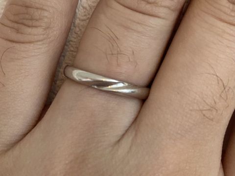 【ラザール ダイヤモンド(LAZARE DIAMOND)の口コミ】 女性と男性でデザインがペアのデザインになっており、シンプルなデザイン…