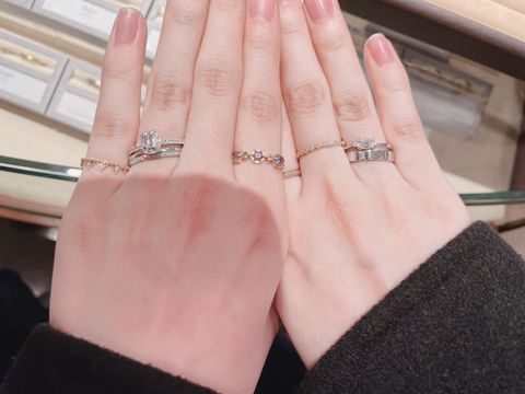 【ORECCHIO(オレッキオ)の口コミ】 HPで見た際に気になったリングを試着させていただきました。
左手薬指に付…